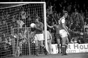Luton Town. vs. Arsenal. Pat Jennings with the ball. August 1977 77-04352-044 Luton Town. vs. Arsenal. Pat Jennings with the ball. August 1977 77-04352-044