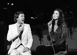 Images Dated 21st September 1980: Lynda Carter American actress and singer with Des O Connor, September 1980