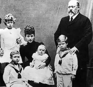 His Majesty King Edward VII with his wife Queen Alexandra and their grandchildren His Majesty King Edward VII with his wife Queen Alexandra and their grandchildren