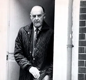 Major Ronald Ferguson Slipping out of the Wigmore Club. May 1988 Major Ronald Ferguson Slipping out of the Wigmore Club. May 1988