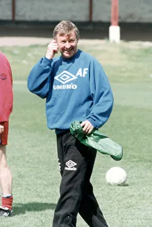 Mirror/0400to0499 00468/manchester united manager alex ferguson relaxed Mirror/0400to0499 00468/manchester united manager alex ferguson relaxed