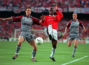 Manchester United player Andy Cole and Bayern Munich player Thomas Linke go for the ball Manchester United player Andy Cole and Bayern Munich player Thomas Linke go for the ball