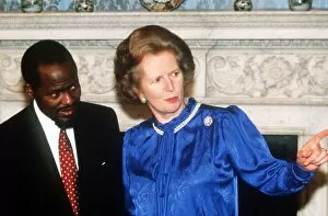 Related Images Collection: Margaret Thatcher with President Chissano of Mozambique at No. 10 Downing Street