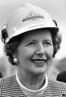 MARGARET THATCHER VISITS THE CANARY WHARF CONSTRUCTION SITE IN DOCKLANDS - 11TH MAY 1988 MARGARET THATCHER VISITS THE CANARY WHARF CONSTRUCTION SITE IN DOCKLANDS - 11TH MAY 1988