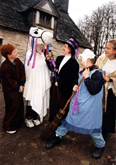 Mari Lwyd - Pupils from Ysgol Gymraeg Treganna in Canton Mari Lwyd - Pupils from Ysgol Gymraeg Treganna in Canton