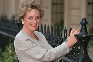MICHELLE HOLMES - TV SERIES FIRM FRIENDS PHOTOCALL 28/05/1992 MICHELLE HOLMES - TV SERIES FIRM FRIENDS PHOTOCALL 28/05/1992