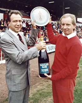 Middlesbrough manager Lennie lawrence collects his manager of the month award Middlesbrough manager Lennie lawrence collects his manager of the month award