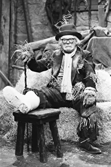 Mike Yarwood. TV Celebrity and Impersonator, playing Labour politician Michael Foot Mike Yarwood. TV Celebrity and Impersonator, playing Labour politician Michael Foot