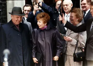 Mikhail and Raisa Gorbachev visit England 1989 LFEY003 Margaret Thatcher Mikhail and Raisa Gorbachev visit England 1989 LFEY003 Margaret Thatcher