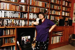 Miriah Margolyes Actress at home with her books Vidios Miriah Margolyes Actress at home with her books Vidios