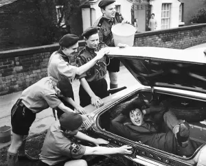 00003 Prints: Scouts Cleaning Ken Dodds 20ft Pontiac Print