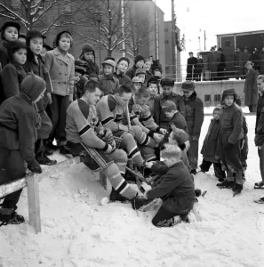 00008 Prints: 1953 Ice Hockey Print of Earls Court Rangers in Stockholm