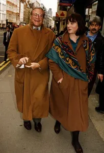 00009 Prints: Oliver Reed Print: Actor Walking with Wife to High Court on Assault Charge