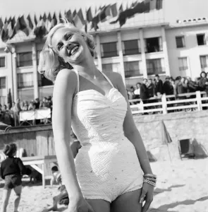 00010 Prints: Cannes Film Festival 1953 Print of Roxanne Tunis