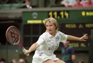 00011 Prints: Wimbledon Tennis Championships Print - Jana Novotna in action, June 1991