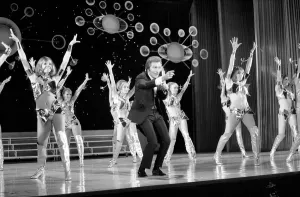 00027 Prints: Colour TV Print of Des O'Connor at the London Palladium
