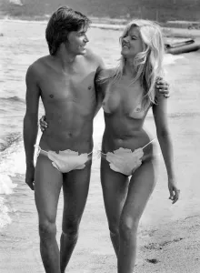 00030 Prints: Print of a couple walking on the beach, August 1975