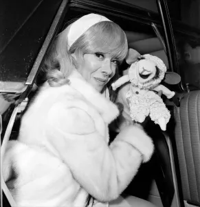 00032 Prints: Shari Lewis at Heathrow, November 1969 Print