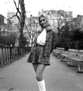 00035 Prints: Donna Reading Print, December 1969