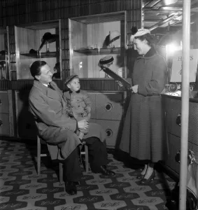 00036 Prints: 1950s Family Photo Print: Mr and Mrs Ken Keyser with Son Graham