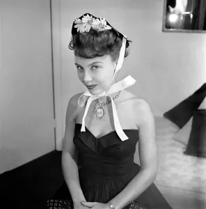 00037 Prints: 1950s Print of Woman Wearing Record Hat