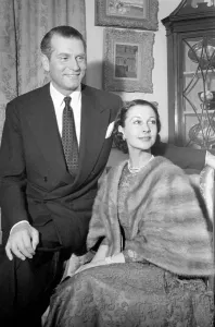 00039 Prints: Vivien Leigh and Laurence Olivier Print, 1953