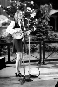 00042 Prints: St. Paul's Cathedral Print: Suzanne Harris Performs for Lunchtime Audience