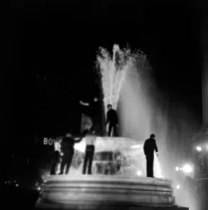 00042 Prints: A Naked Man in Trafalgar Square Fountain Print