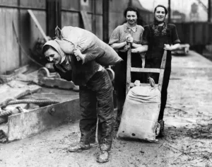 00044 Prints: World War II Women Print: A Dockworker with Load