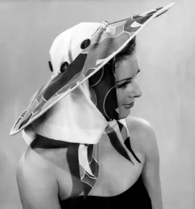 Retro Clothing Trends Prints: Reveille fashion 1962: Margreat Lorraine modelling beach hat. August 1962 P008951