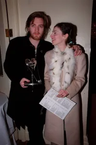 00046 Prints: Ewan McGregor with Award Print, February 1999
