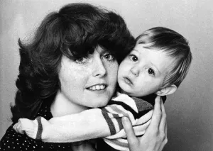 00051 Prints: Battling Mum Print November 1979