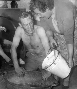 A Miner's Simple Wash - Print 00051