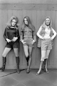 00053 Prints: Vintage 1970s Fashion Print: Shorts, January 1971