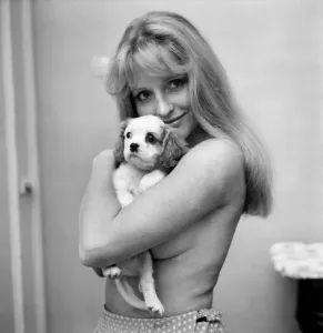 00053 Prints: Woman with Girl and King Charles Spaniel Print, January 1976