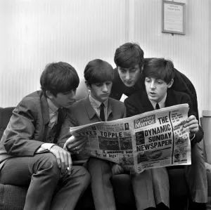 00059 Prints: The Beatles Reading Sunday Mirror Print, November 1964