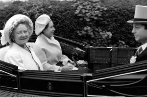 00059 Prints: Princess Margaret Ascot Arrival Print 1977