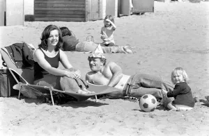 00060 Prints: Margate Beach Family Print, April 1975