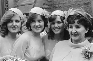 00063 Prints: Maureen Nolan with daughters Bernadette