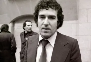 00070 Prints: Peter Hain Print outside the Old Bailey 1976