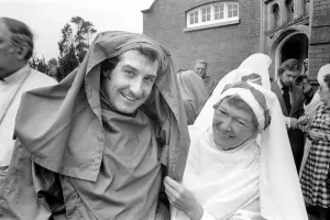Gareth Edwards a true legend: Gareth Edwards in National Bardic Robes Print 1976