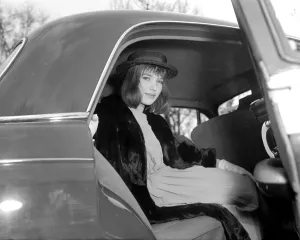 Prints of The last debs. Miss Lola Wigan seen here arriving at Buckingham Palace to be presented to the Queen. March 1953 0000to0099 Prints: Miss Lola Wigan at Buckingham Palace, 1953 Print