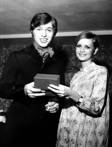 00079 Prints: Georgie Fame Print with Twiggy presenting Personality of the Year award