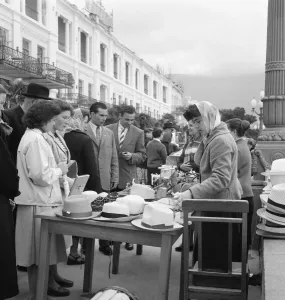 00082 Prints: Yalta Market Scene Print, April 1960