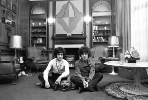 00082 Prints: Print of Paul and Barry Ryan in their London flat, November 1968