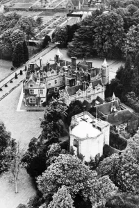 00086 Prints: Chilham Castle Manor House Print