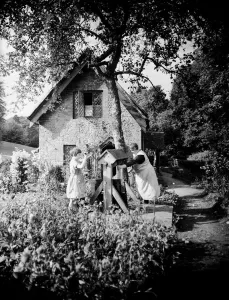 00086 Prints: Mother and Daughter Winding Up the Bucket Print, June 1935
