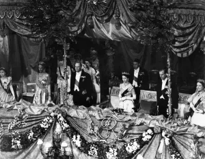 00086 Prints: Queen Elizabeth II at the Royal Opera House Print, 8th June 1953