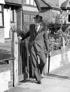 00086 Prints: Sidney Wooderson Leaving for Work, Beckenham Print 1946