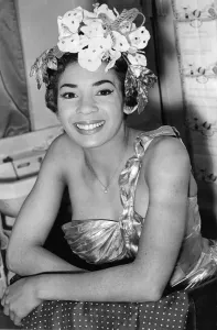 00086 Prints: Shirley Bassey Print, 1959